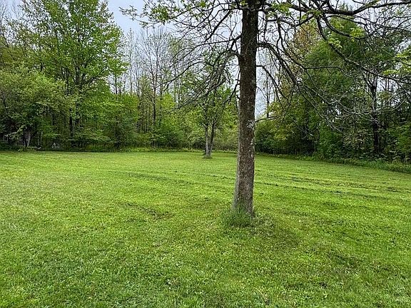 4th image of 387 Old State Rd