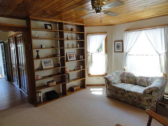 3rd image of 30 Pleasant St