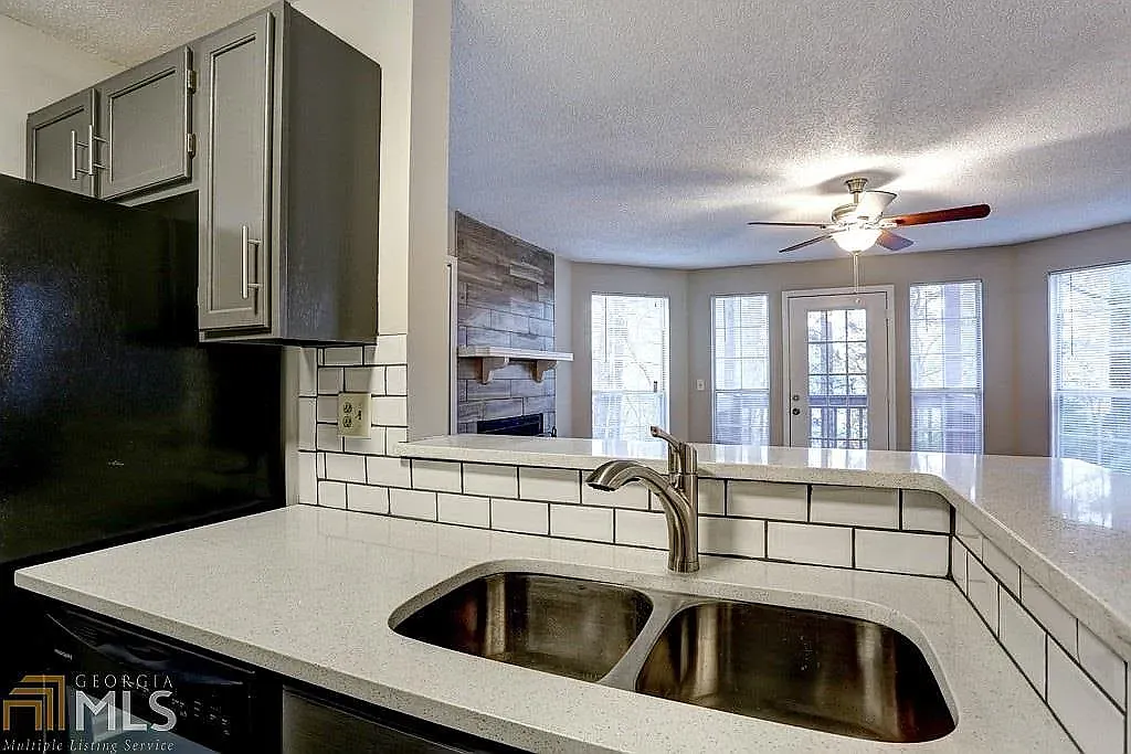 2 bed, 880 sqft, $1,495 — Photo 2