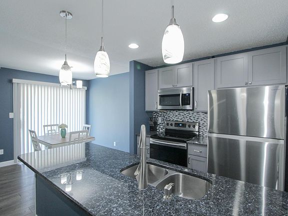 4th image of 31 Park Cir SE Unit 15