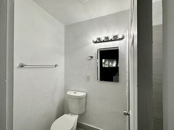 3rd image of 3520 Vinton Ave #2A