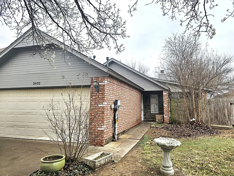 2602 Lonnie Ln — Photo 1