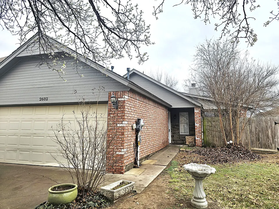 2602 Lonnie Ln