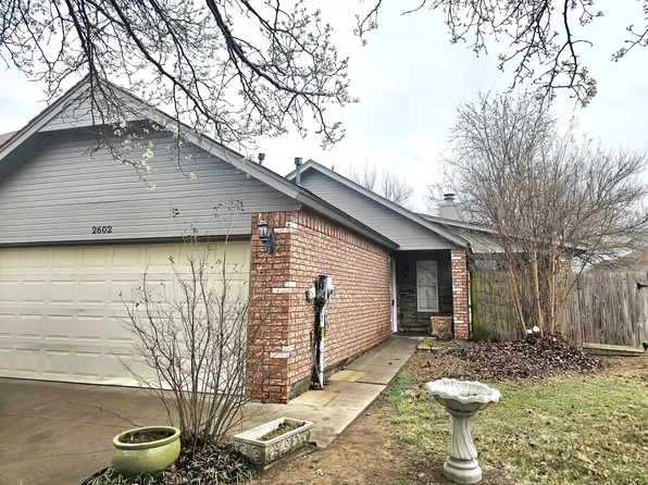 2602 Lonnie Ln, Moore, OK 73170