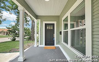 3rd image of 823 W LYNWOOD AVE