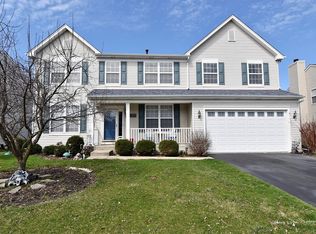 120 Summit Dr, Gilberts, IL 60136