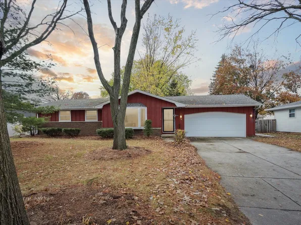 610 Robert Ln, Green Bay, WI 54311