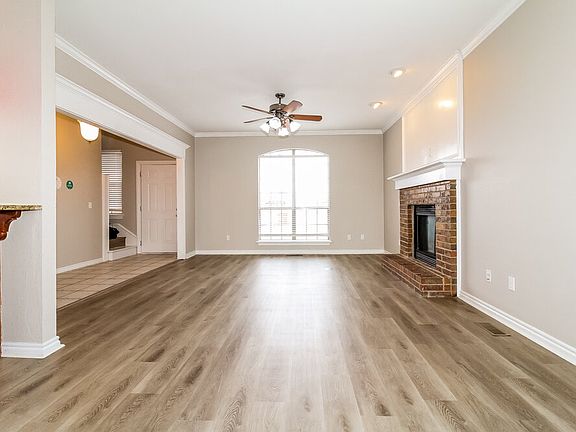 4th image of 1100 Stoneridge Dr