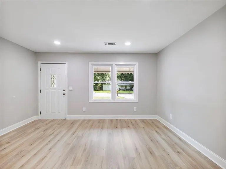 2862 Argyle Dr NW — Photo 3
