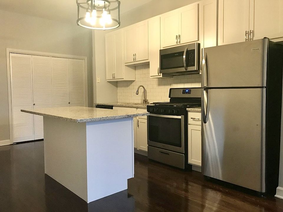 1st image of 1218 N Wood St #2435530