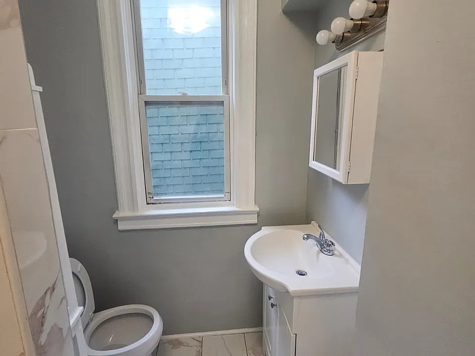 32 W 16th St #2F