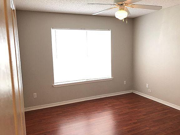 1st image of 915 Lauderhill Ln