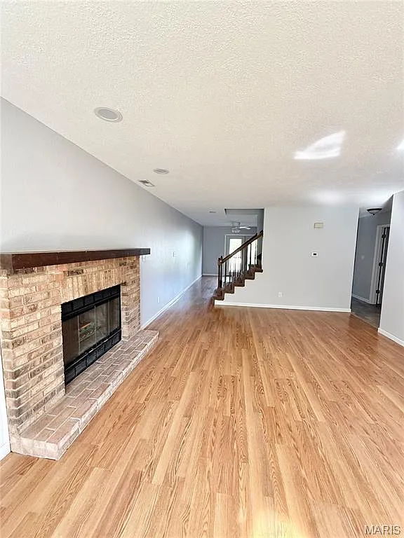 3 bed, 2.0 bath, 1704 sqft, $2,200 — Photo 2