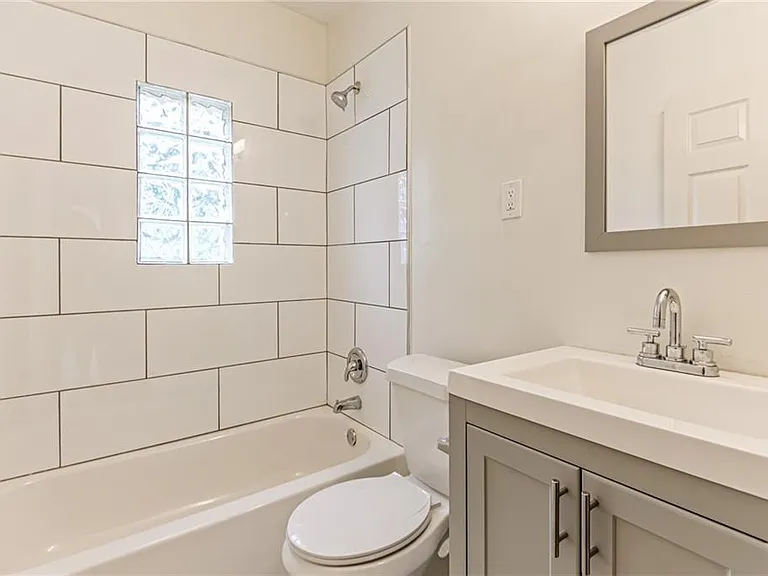 937 Lawton St SW — Photo 21