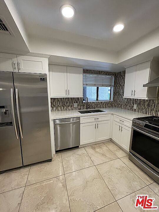1st image of 16022 Moorpark St APT 203