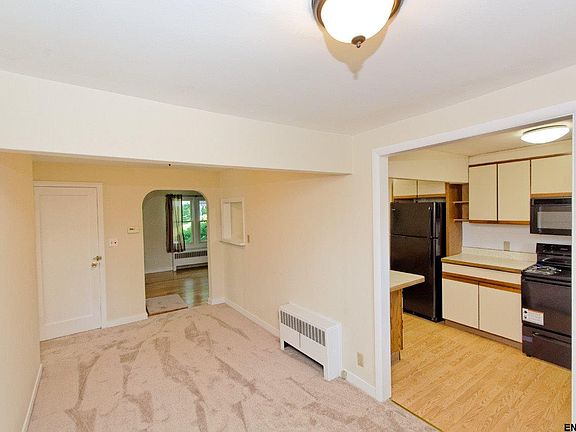 4th image of 23 Dresden Ct