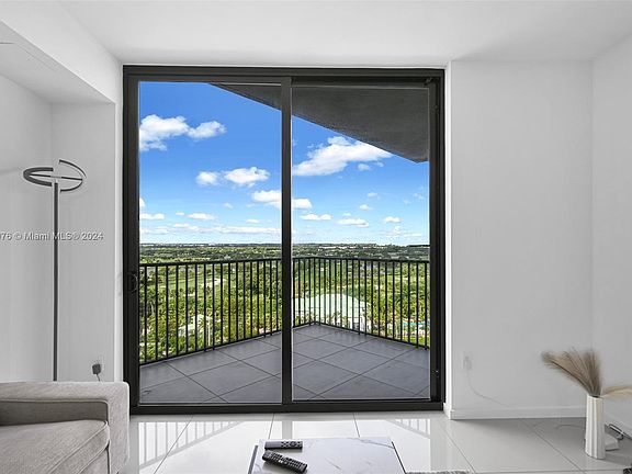 3rd image of 5300 Paseo Dr #1410