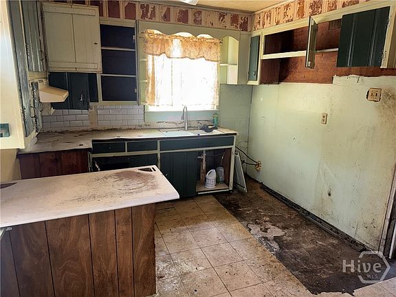3rd image of 2411 New York Avenue