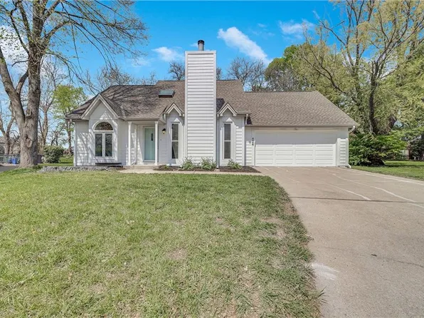 4048 SW Leeward Dr, Lees Summit, MO 64082