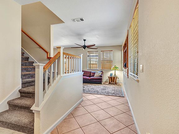 5th image of 200 Roundhill Dr