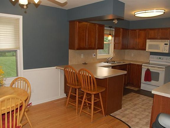 2nd image of 1776 Pine Bluff Dr SE