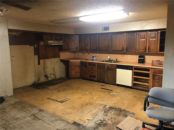 2nd image of 2301 Garden Oaks Dr