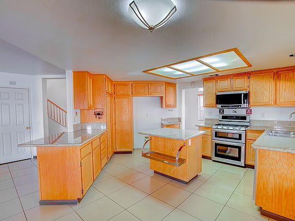 5th image of 15665 Granada Dr