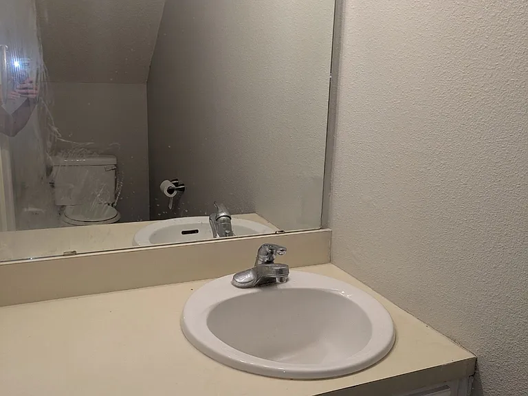 Littlefield Townhomes - $499 total to move into a 2-bedroom, 1.5-bath townhome. Limited-time offer. — Photo 8