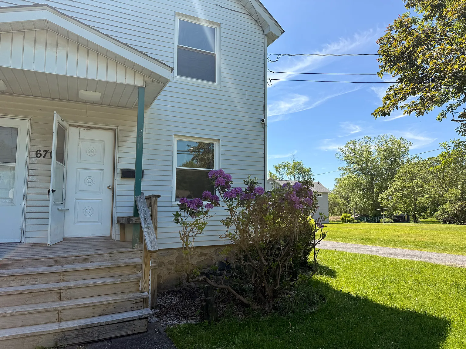 4 bed, 1.5 bath, 1600 sqft, $2,500 — Photo 2