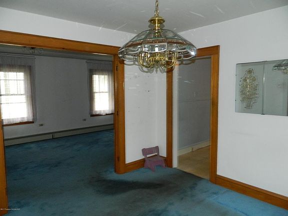 4th image of 402 Parker St