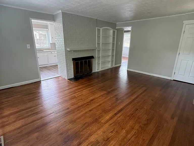 103 E Passmore Ln — Photo 5