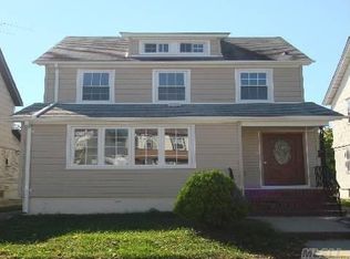 18528 Hilburn Ave, Saint Albans, NY 11412
