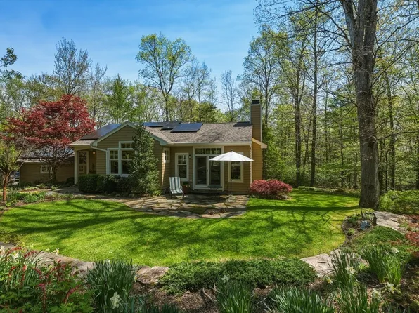 650 N Farms Rd, Northampton, MA 01062