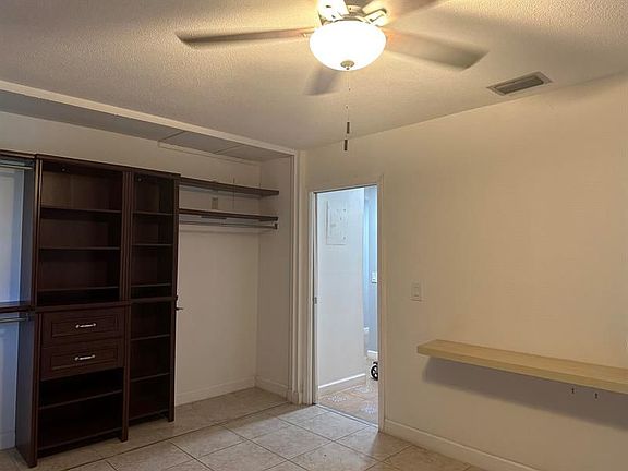 5th image of 2521 Barkley Dr W APT A