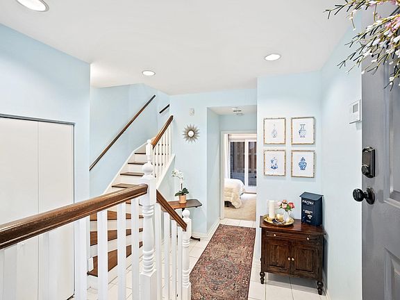 4th image of 1149 W Armitage Ave