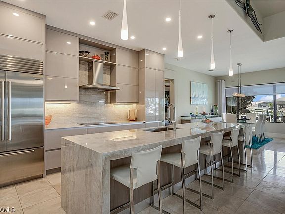 5th image of 2721 SW 52nd St