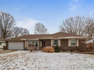 802 NW 10th St, Blue Springs, MO 64015