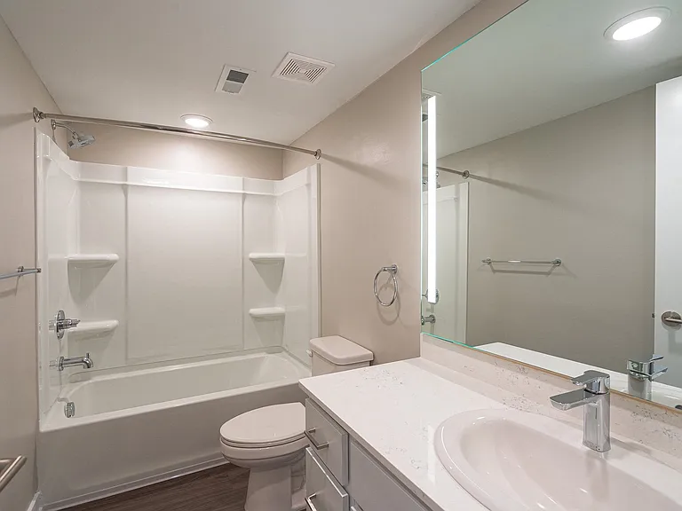 Hillside Apartments — Photo 35