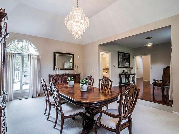 5th image of 1651 Abbotsford Green Dr