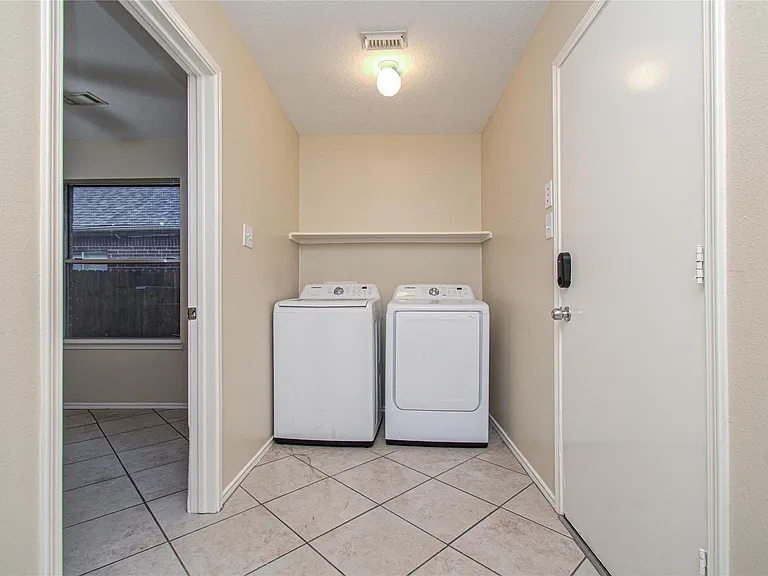 16835 Carbridge Dr — Photo 34