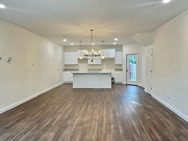 3 bed, 1994 sqft, $1,900 — Photo 2
