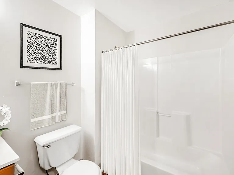 King's Ridge Apartments — Photo 13