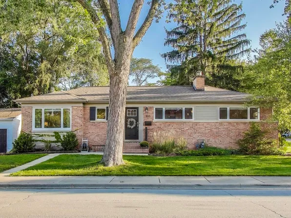 915 E Saint James St, Arlington Heights, IL 60004