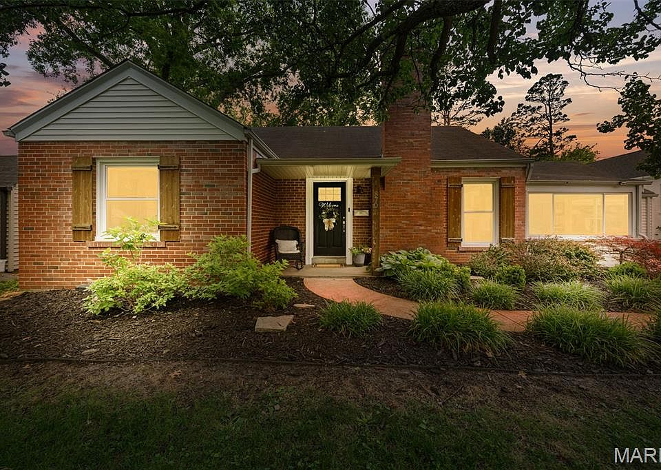1st image of 870 Victoria Pl