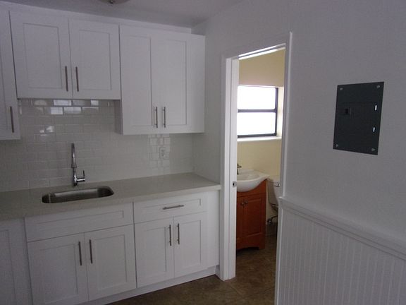 4th image of 101 Caloosa St #4