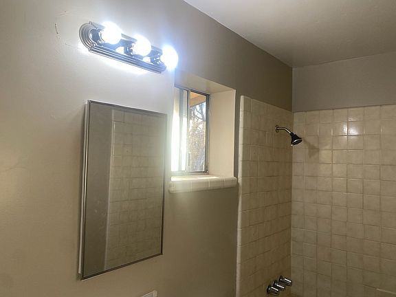 5th image of 631 Mariposa Ave Unit 5