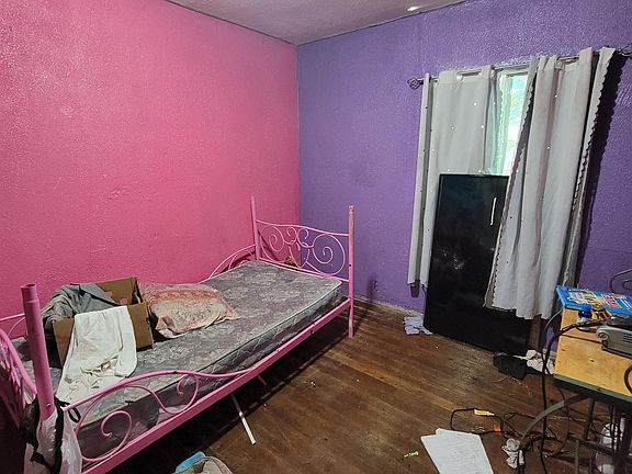 3rd image of 2306 Longley Ave