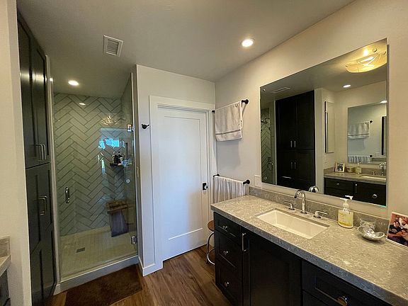 4th image of 1157 Van Nuys St