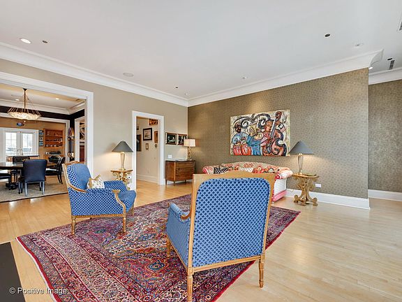 5th image of 2126 N Lincoln Park W
