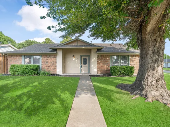 965 Meadowcove Cir, Garland, TX 75043